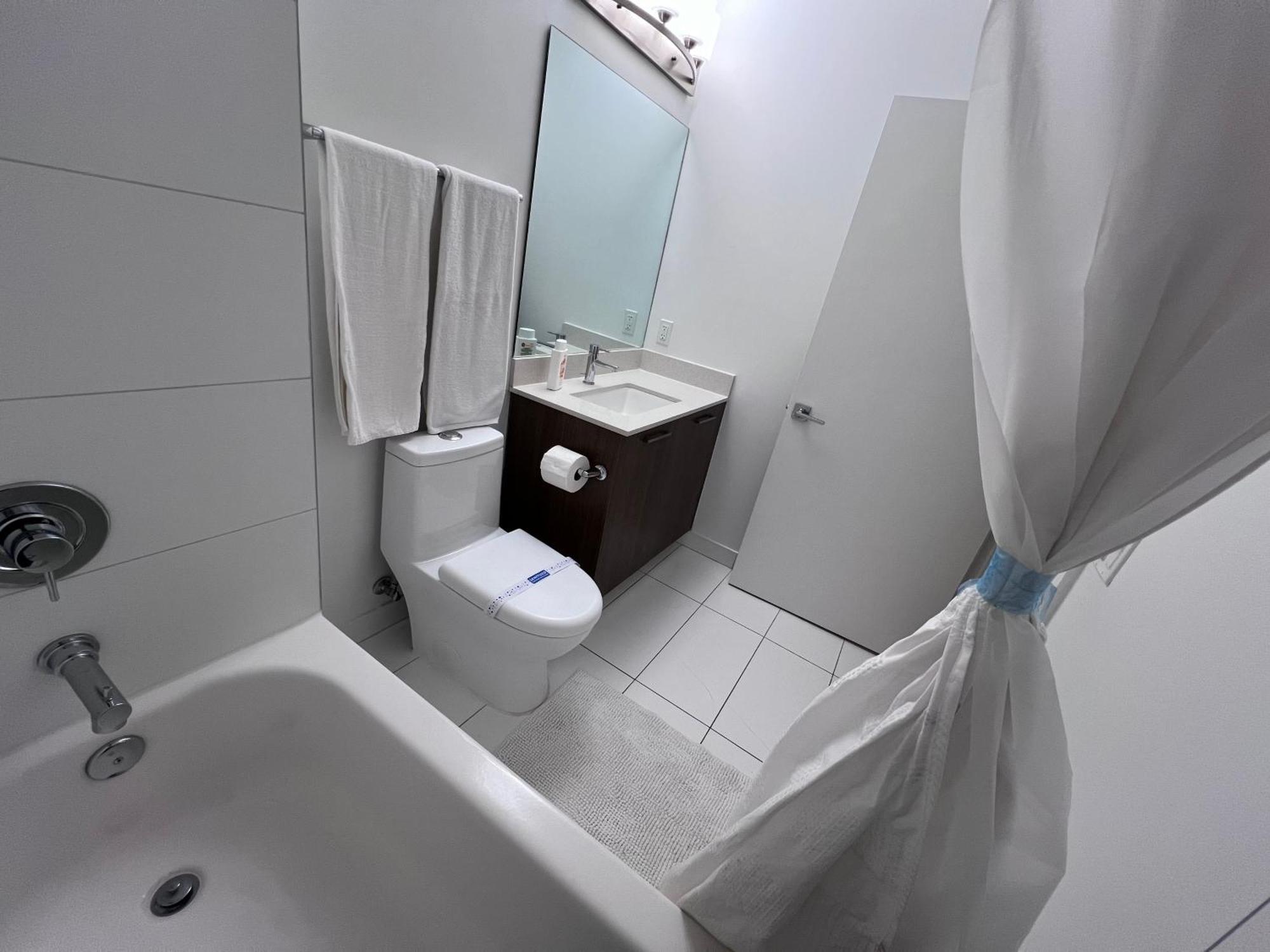 Master Bed Room In Calle Ocho Miami Esterno foto